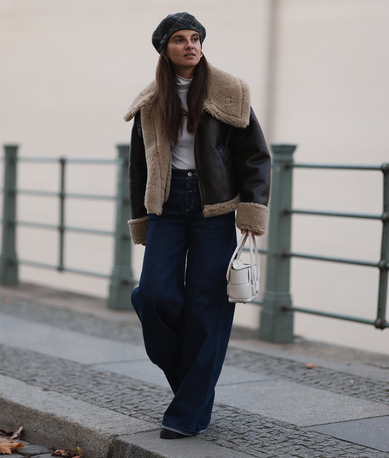 Shearling lined jacket with turtleneck and wide leg jeans Shearling lined jacket with turtleneck and wide leg jeans — Trendy Outfits