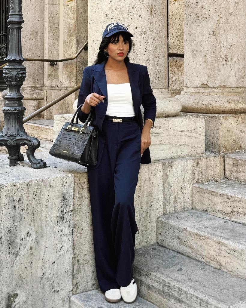 Navy blazer with white bandeau and wide leg trousers Navy blazer with white bandeau and wide leg trousers — Trendy Outfits