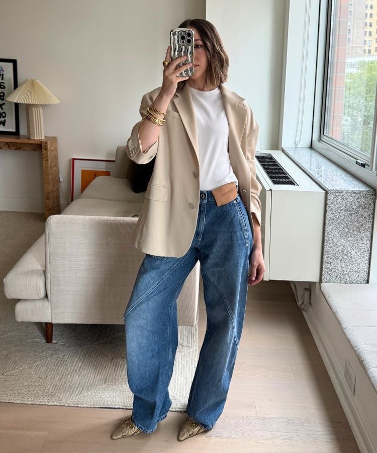 Oversized beige blazer with white t-shirt and wide leg jeans Oversized beige blazer with white t-shirt and wide leg jeans — Trendy Outfits