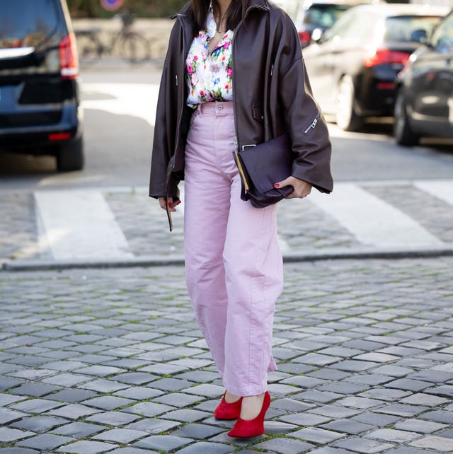 Pink wide leg trousers with floral shirt and bomber jacket Pink wide leg trousers with floral shirt and bomber jacket — Trendy Outfits