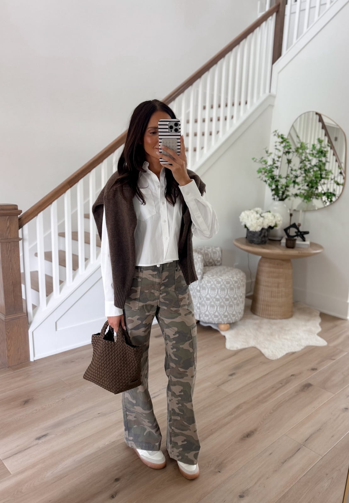 Camouflage cargo pants with white button-down shirt Camouflage cargo pants with white button-down shirt — Trendy Outfits