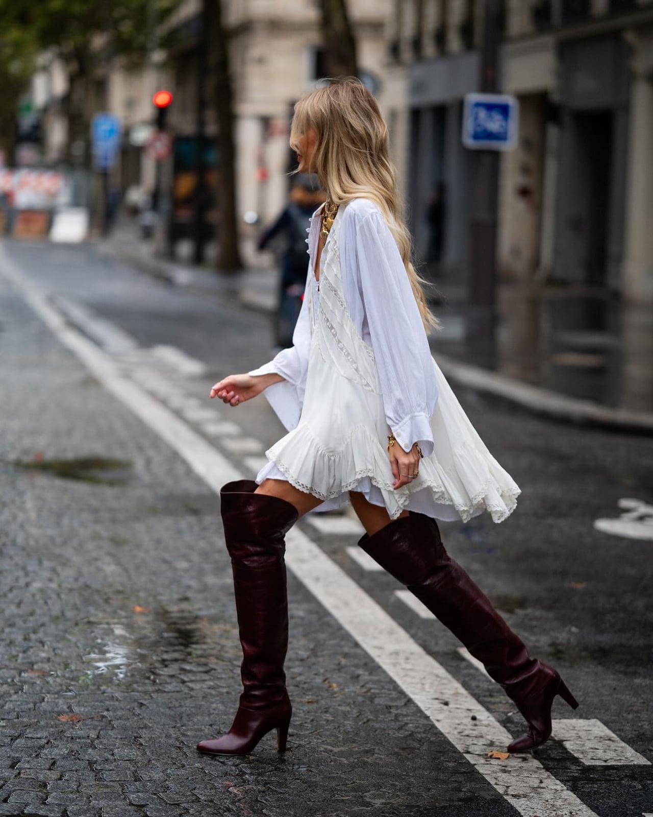 White mini dress with dark red over-the-knee boots White mini dress with dark red over-the-knee boots — Trendy Outfits