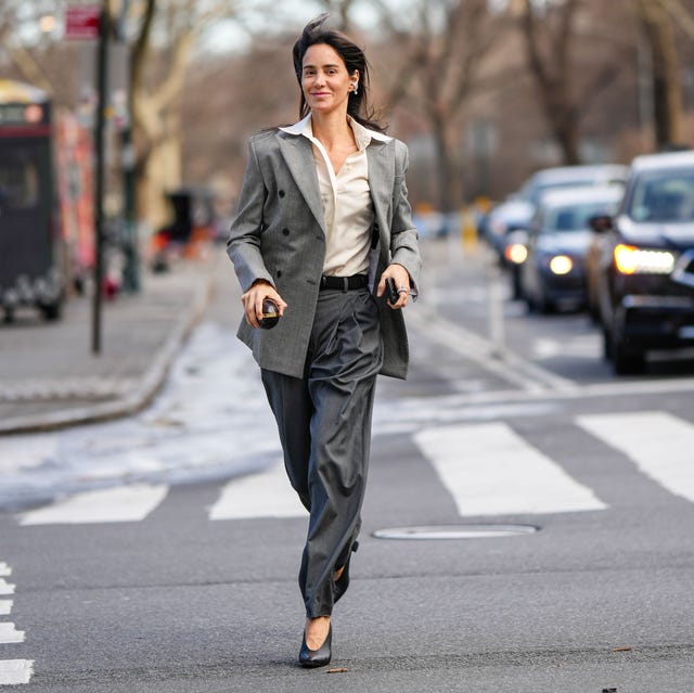 An oversized gray suit offers modern business casual polish An oversized gray suit offers modern business casual polish — Trouser Outfits