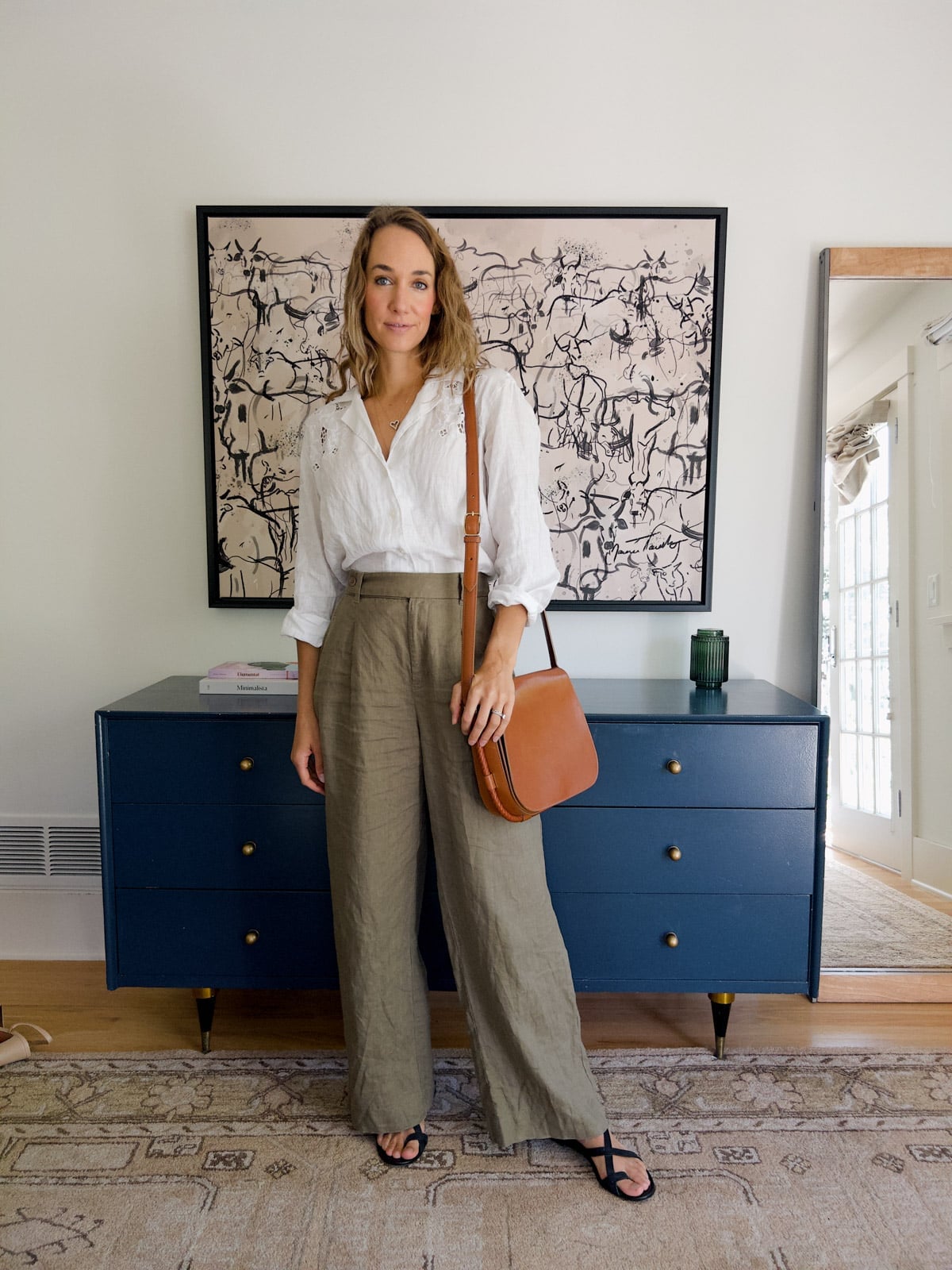 Olive green linen trousers offer relaxed daytime style Olive green linen trousers offer relaxed daytime style — Trouser Outfits