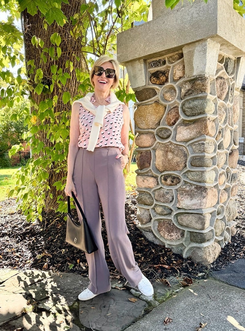 Taupe wide-leg trousers with a printed top Taupe wide-leg trousers with a printed top — Trouser Outfits