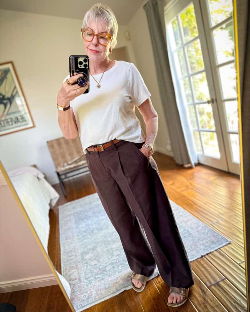 Brown wide-leg trousers for relaxed neutral daywear Brown wide-leg trousers for relaxed neutral daywear — Trouser Outfits