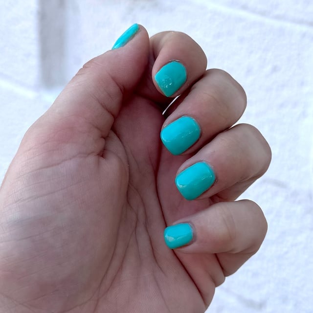 Vibrant Turquoise Glossy Short Square Nails Vibrant Turquoise Glossy Short Square Nails — Turquoise Nails