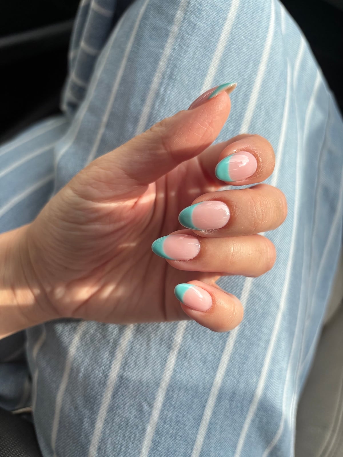 Turquoise French Tip Medium Oval Nails Turquoise French Tip Medium Oval Nails — Turquoise Nails