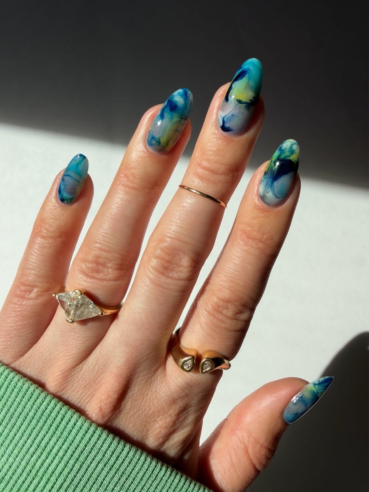Abstract Marble Turquoise Medium Oval Nails Abstract Marble Turquoise Medium Oval Nails — Turquoise Nails