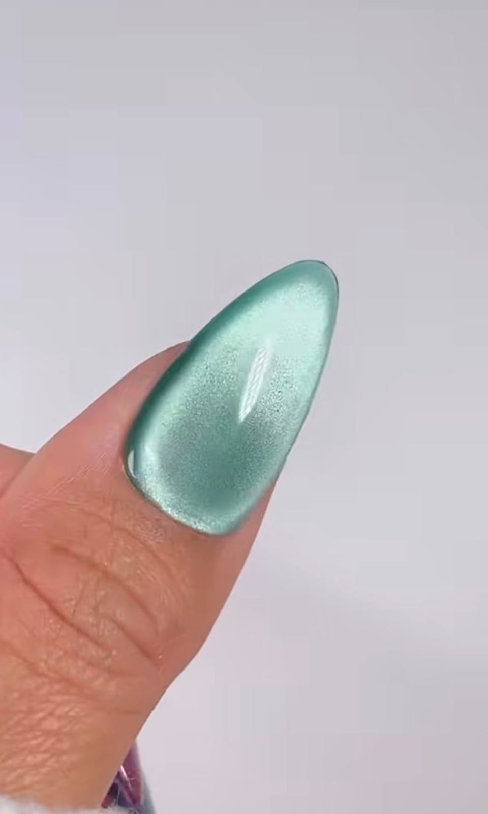 Minty Turquoise Cat-Eye Medium Almond Nails Minty Turquoise Cat-Eye Medium Almond Nails — Turquoise Nails