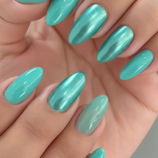 Shimmering Metallic Turquoise Short Almond Nails, Solid Color Shimmering Metallic Turquoise Short Almond Nails, Solid Color — Turquoise Nails