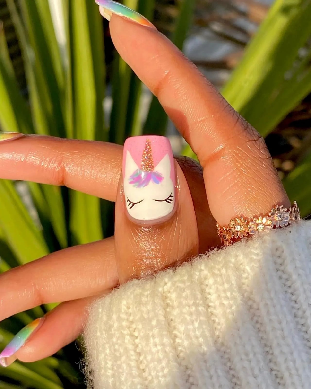 Short Almond Unicorn Face Art Nails Short Almond Unicorn Face Art Nails — Unicorn Nails