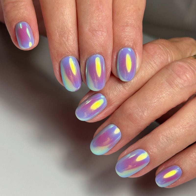 Short Oval Iridescent Chrome Aura Nails Short Oval Iridescent Chrome Aura Nails — Unicorn Nails