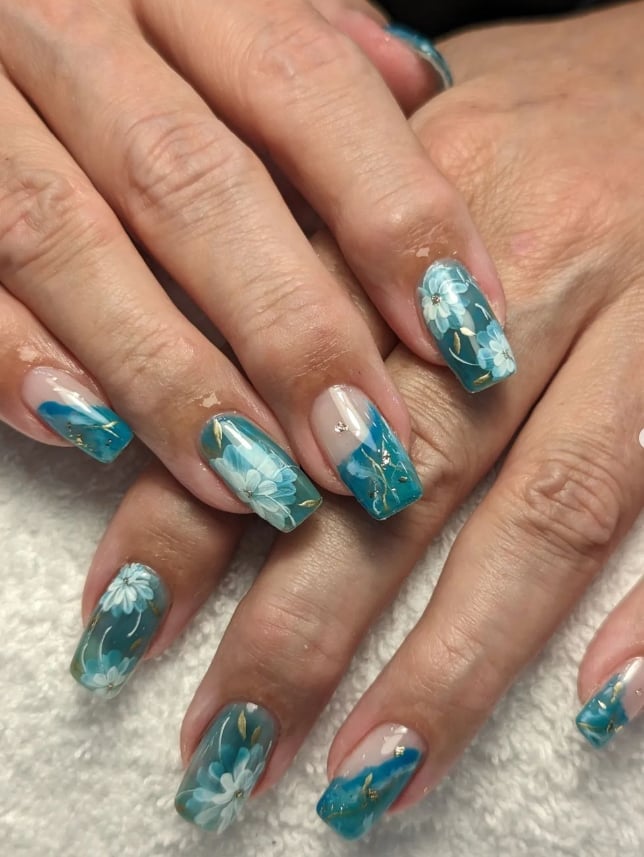 Blue White Floral Gold Gradient Medium Square Nails Blue White Floral Gold Gradient Medium Square Nails — Unique Nails