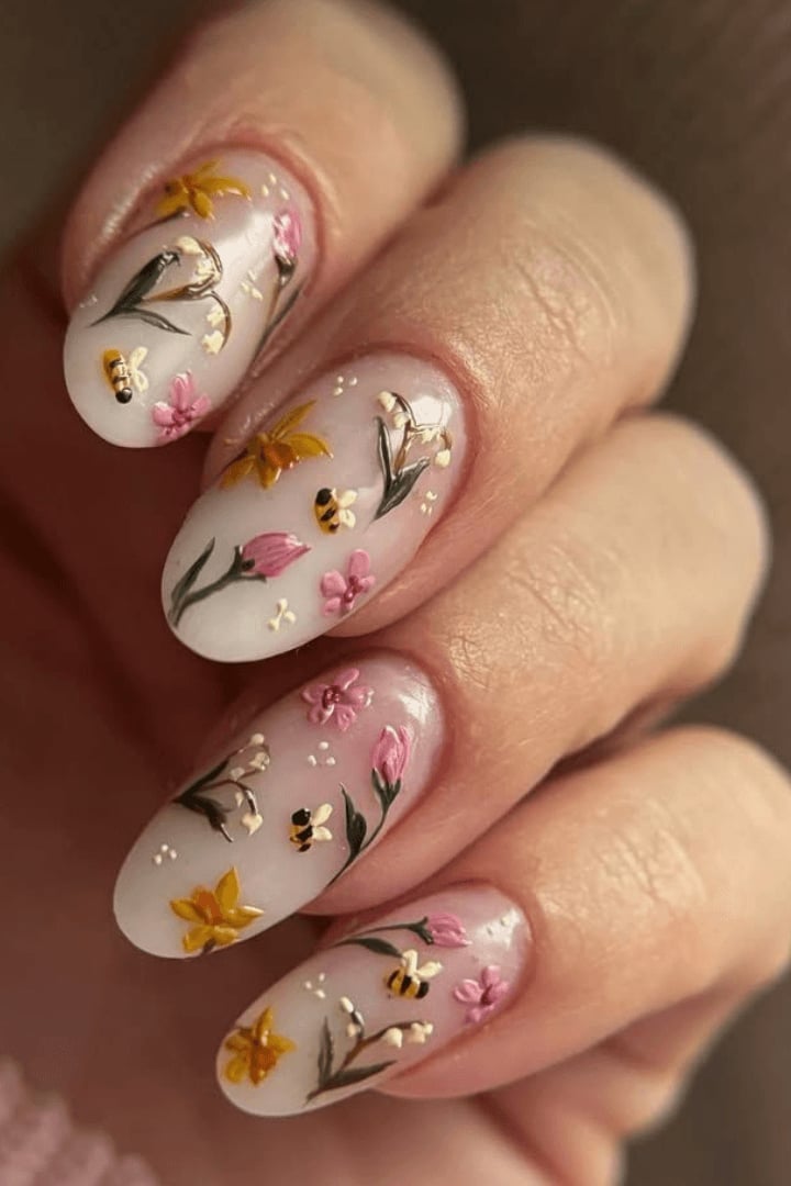 Hand-Painted Bees Flowers Short Oval Spring Nails Hand-Painted Bees Flowers Short Oval Spring Nails — Unique Nails