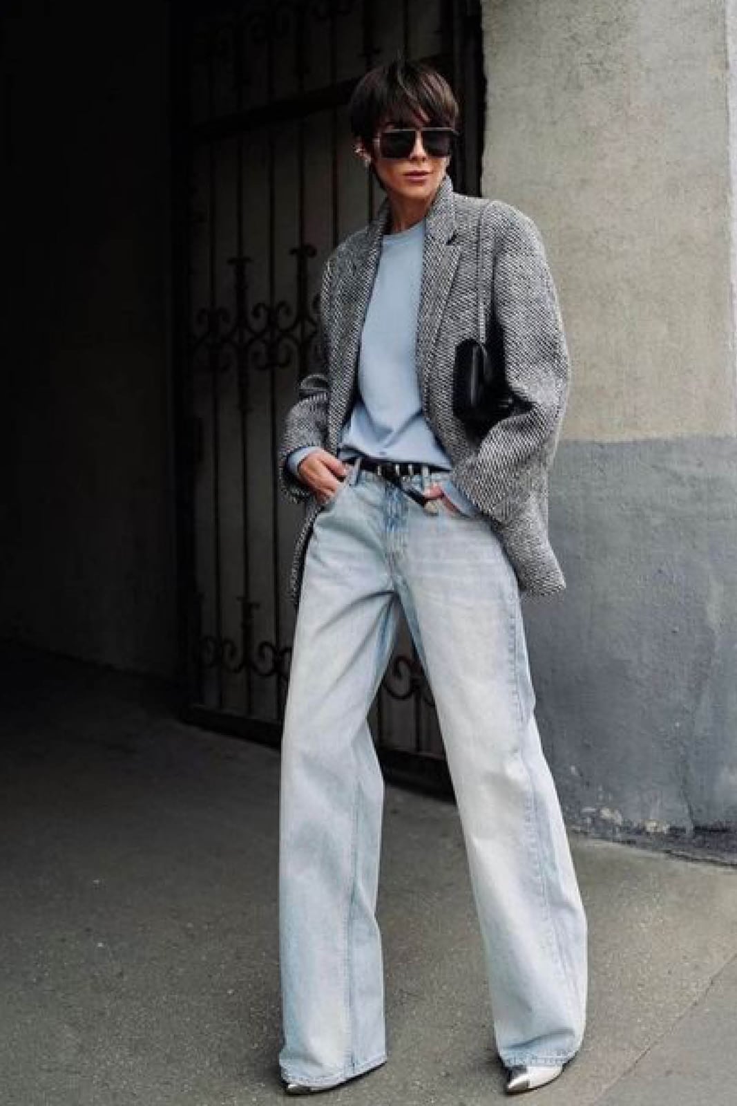 Oversized Gray Tweed Blazer with Wide-Leg Jeans Oversized Gray Tweed Blazer with Wide-Leg Jeans — Unique Outfits