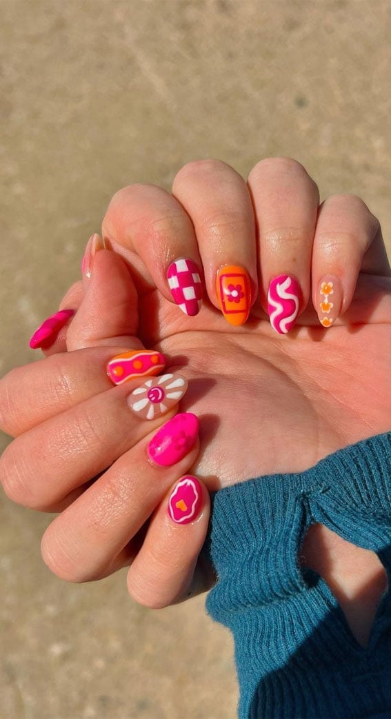 Retro Geometric Patterns Short Almond Nails Retro Geometric Patterns Short Almond Nails — Vintage Nails