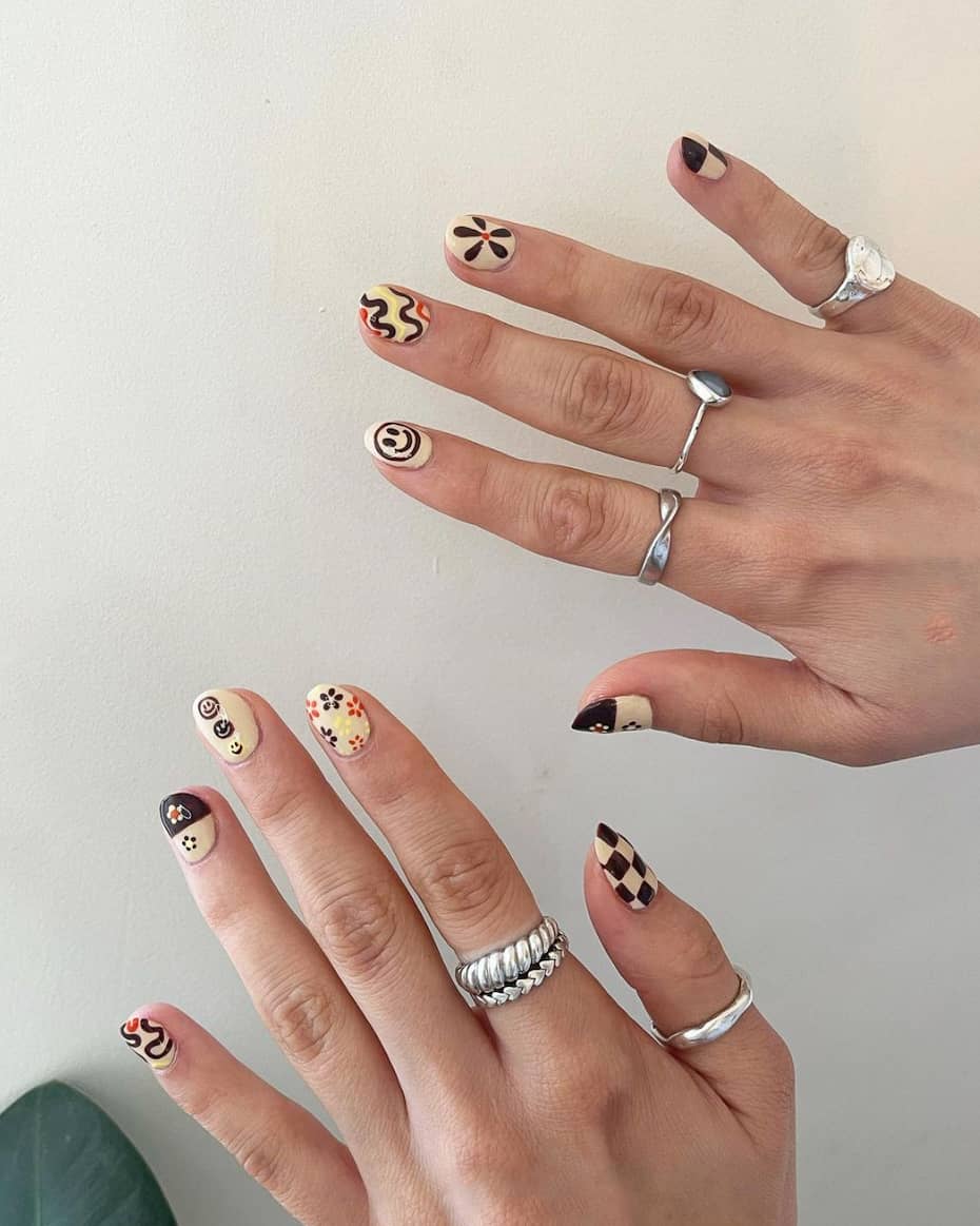 Playful Retro Motifs Medium Oval Nails Playful Retro Motifs Medium Oval Nails — Vintage Nails