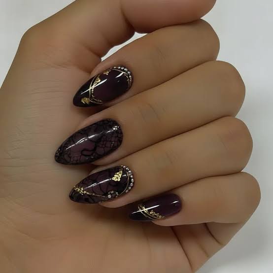 Lace Gold Foil Long Almond Nails Lace Gold Foil Long Almond Nails — Vintage Nails
