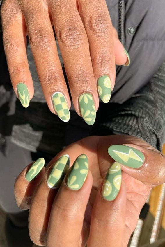 Muted Green Yellow Retro Patterns Matte Nails Muted Green Yellow Retro Patterns Matte Nails — Vintage Nails