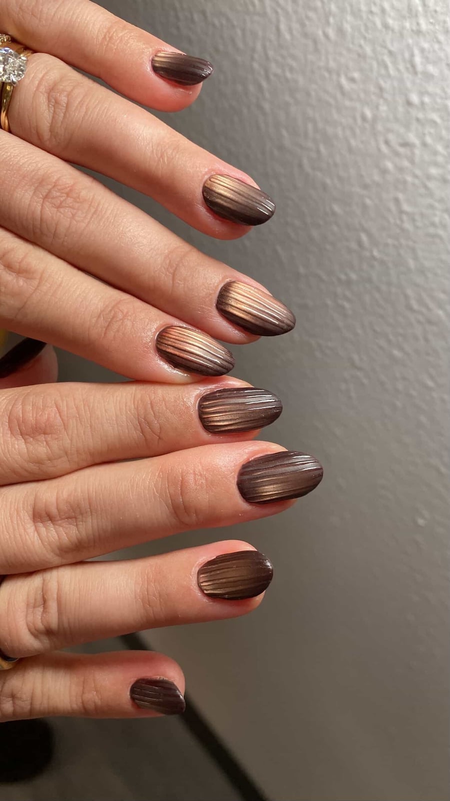 Metallic Striped Gradient Short Oval Nails, Close-Up Take Metallic Striped Gradient Short Oval Nails, Close-Up Take — Vintage Nails