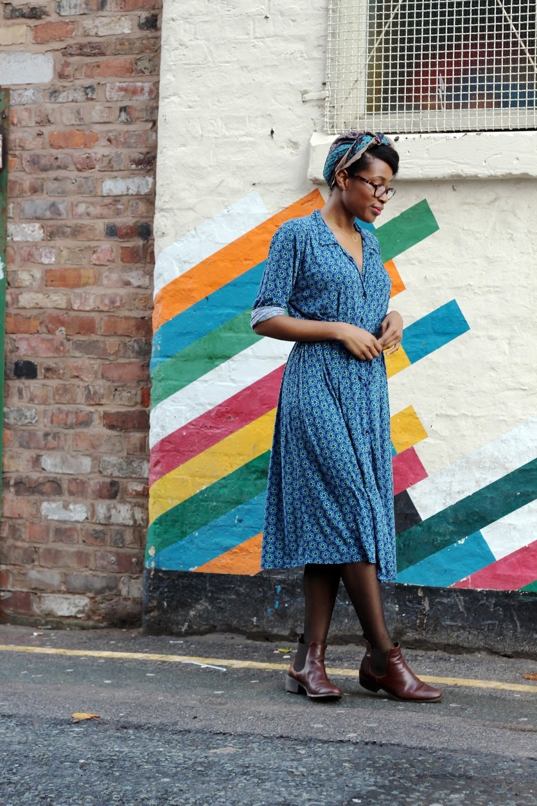 Blue White Patterned Dress With Headscarf Blue White Patterned Dress With Headscarf — Vintage Style