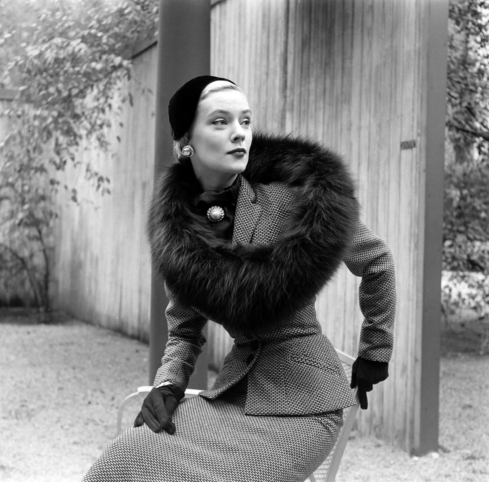 Structured Tweed Suit With Fur Collar Structured Tweed Suit With Fur Collar — Vintage Style
