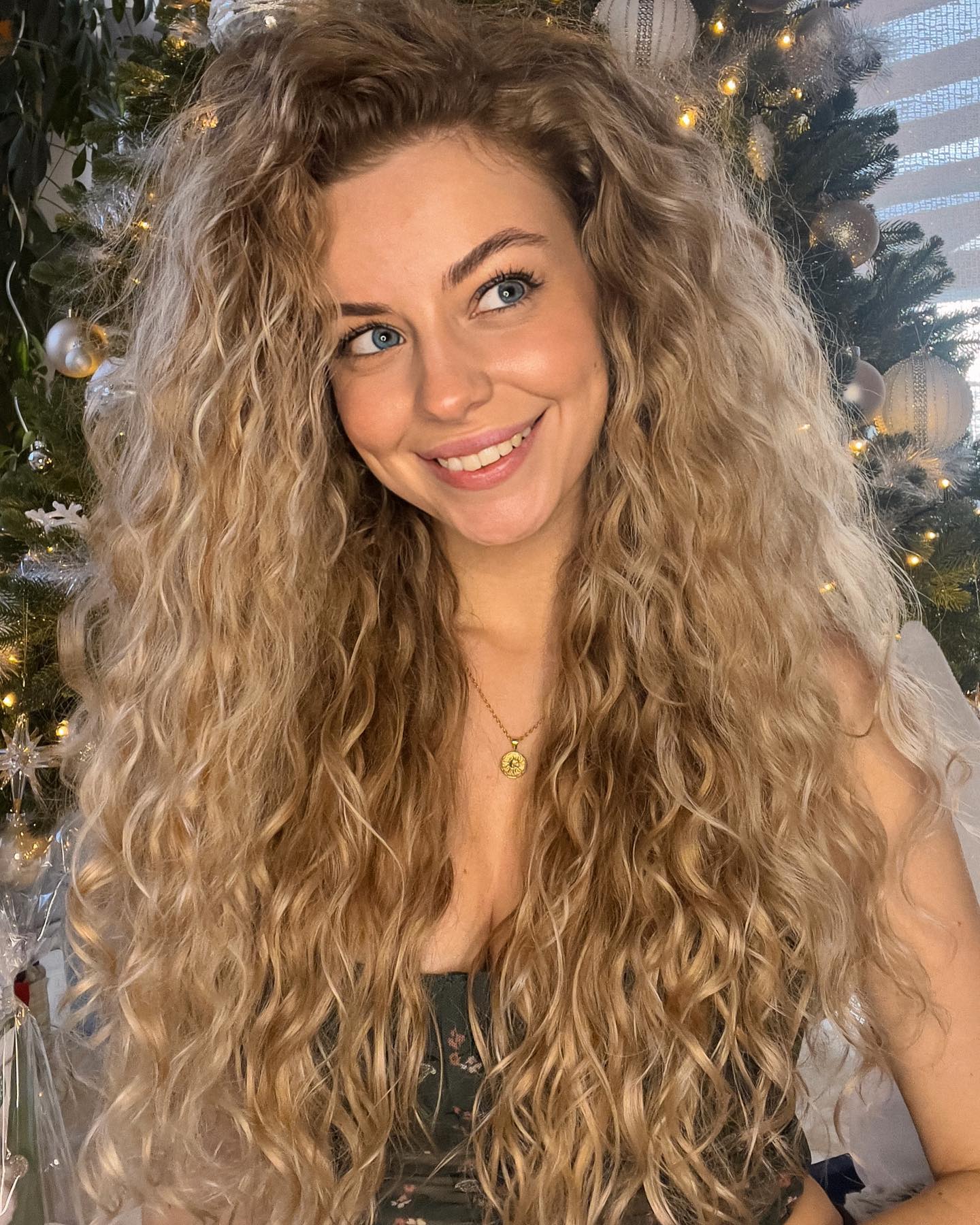 Voluminous Honey Blonde Curls With Subtle Highlights