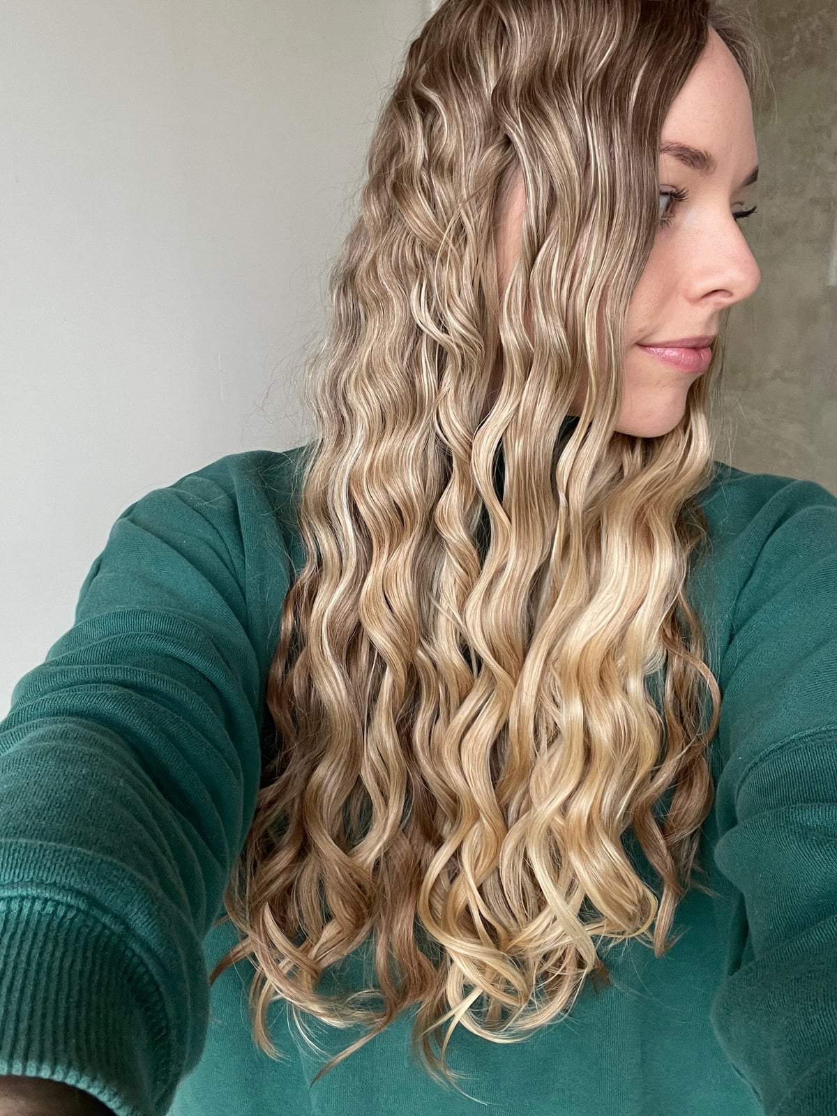 Mid-Back Layers With Sun-Kissed Highlights Mid-Back Layers With Sun-Kissed Highlights — Wavy Hair