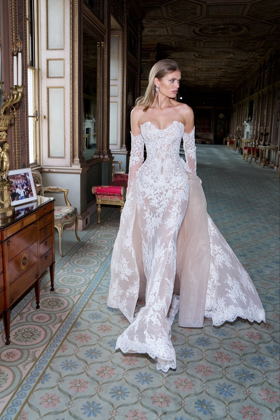 White lace mermaid gown with detachable sleeves, Close-Up Take White lace mermaid gown with detachable sleeves, Close-Up Take — Wedding Dress