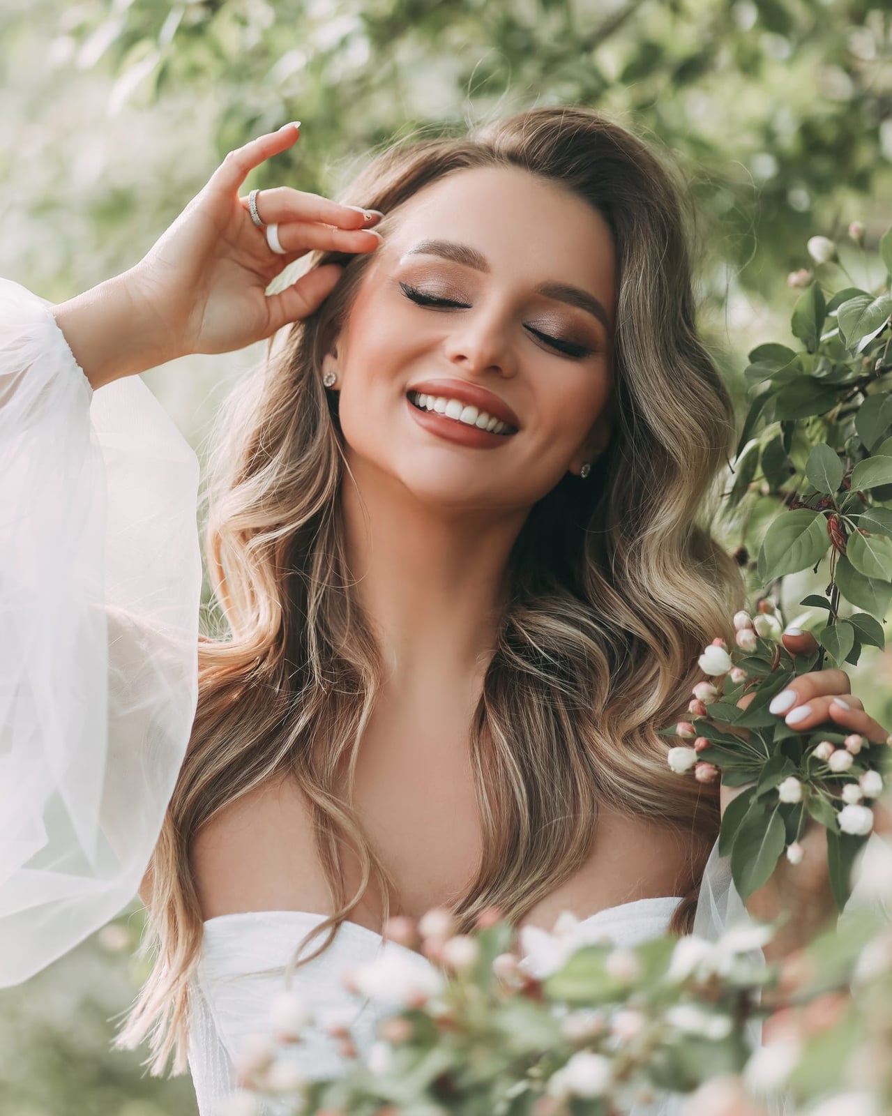 Loose Waves Blowout With Curtain Bangs Loose Waves Blowout With Curtain Bangs — Wedding Hair