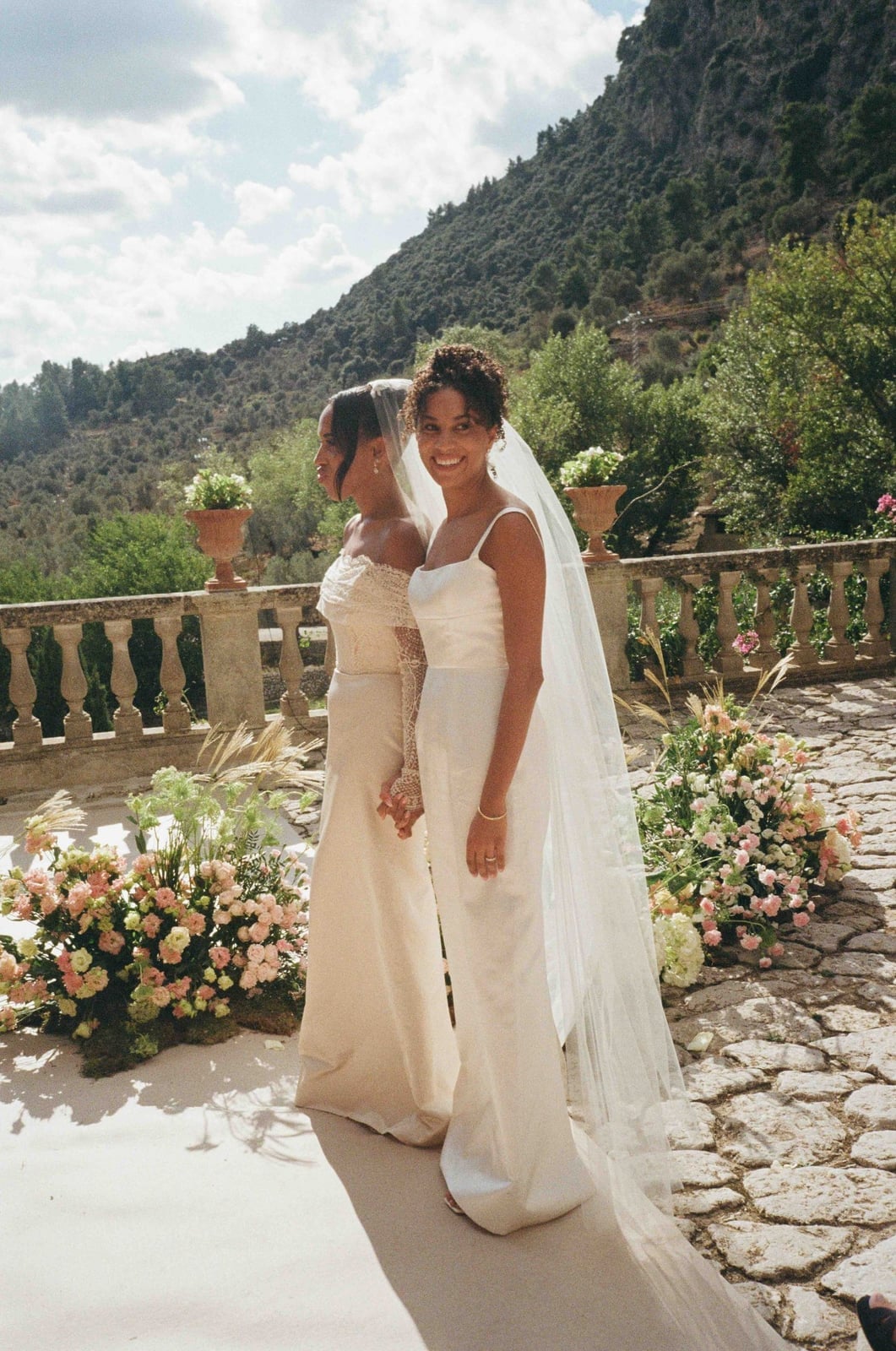 Smooth Long Hairstyle With Veil Smooth Long Hairstyle With Veil — Wedding Hair