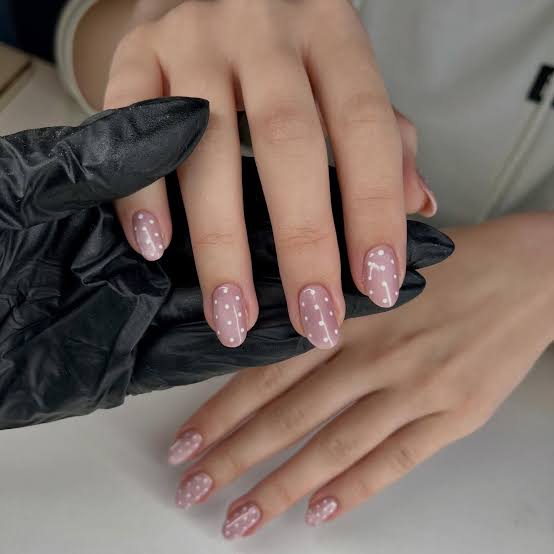 Short Oval Pink Nails with White Polka Dots Short Oval Pink Nails with White Polka Dots — Wedding Nails for Bride
