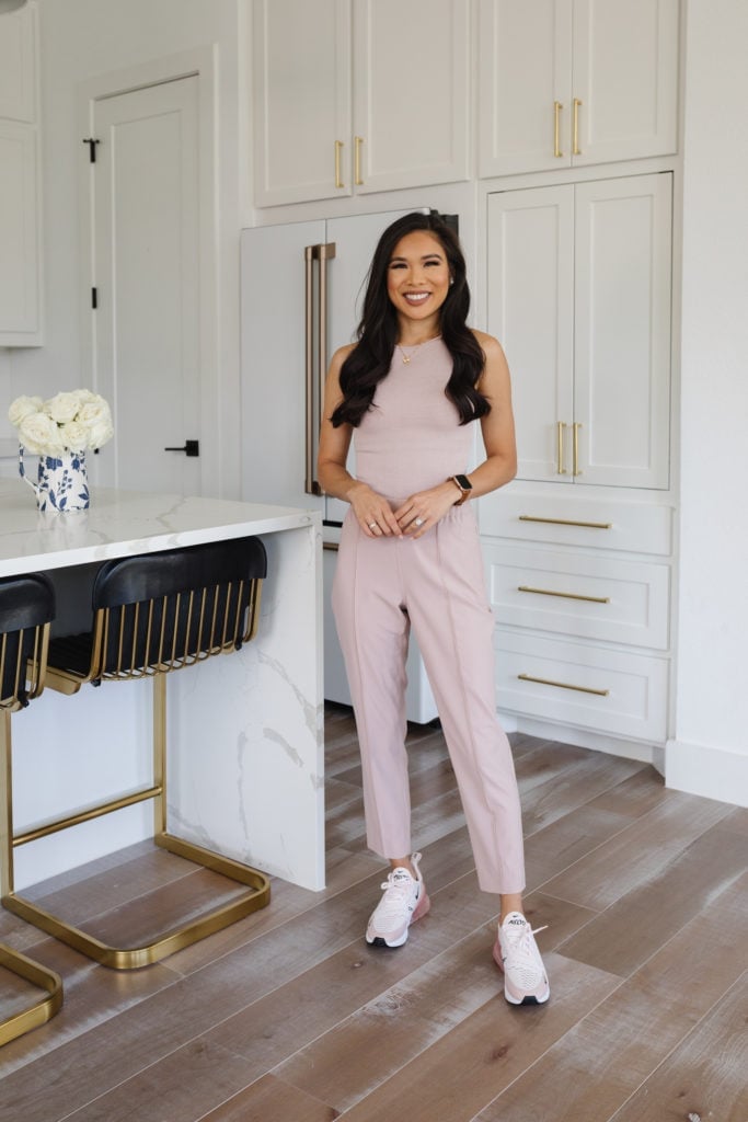 Pink knit set with straight-leg trousers Pink knit set with straight-leg trousers — Weekend Outfits