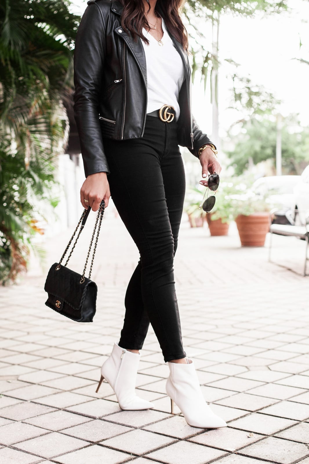 Leather moto jacket over t-shirt and skinny jeans Leather moto jacket over t-shirt and skinny jeans — Weekend Outfits