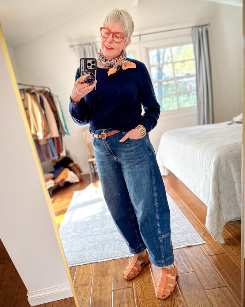 Navy crewneck sweater with relaxed jeans Navy crewneck sweater with relaxed jeans — Weekend Outfits