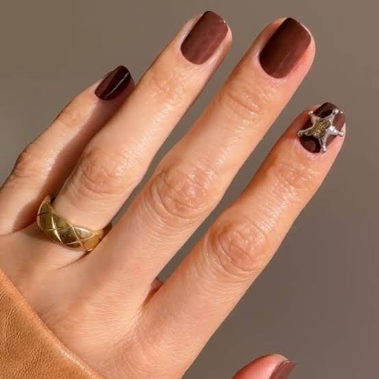 Short Square Brown Nails with Star Charm Short Square Brown Nails with Star Charm — Western Nails