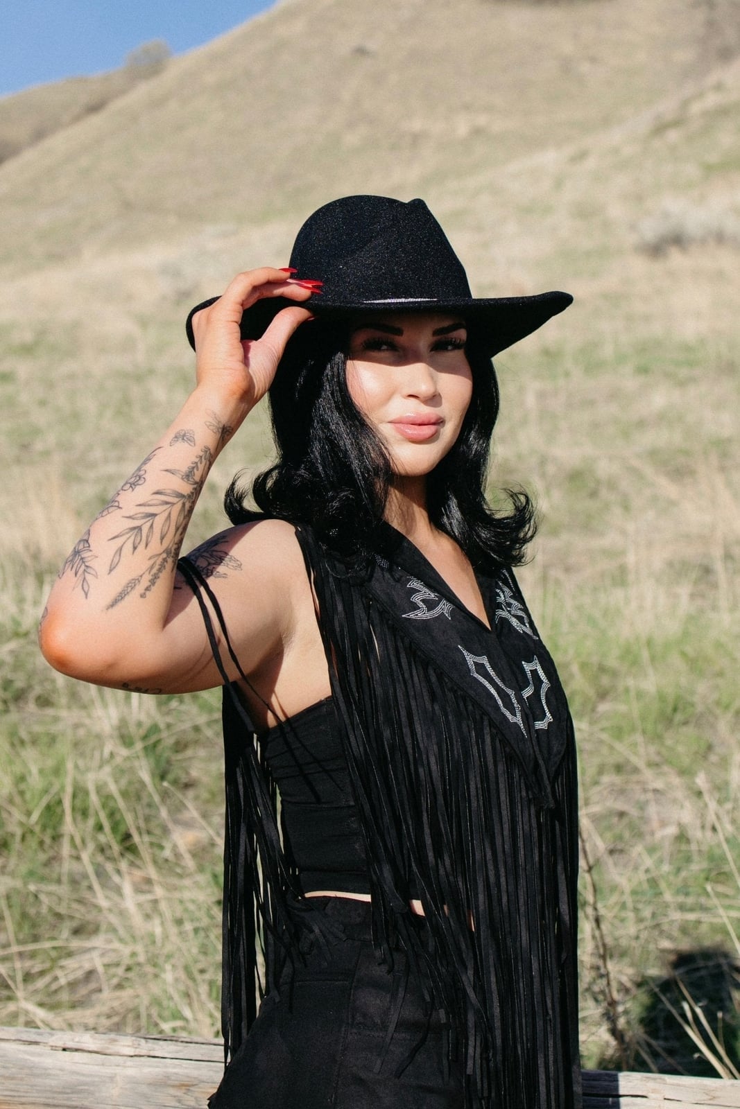 Fringe vest with embroidered details Fringe vest with embroidered details — Western Outfits