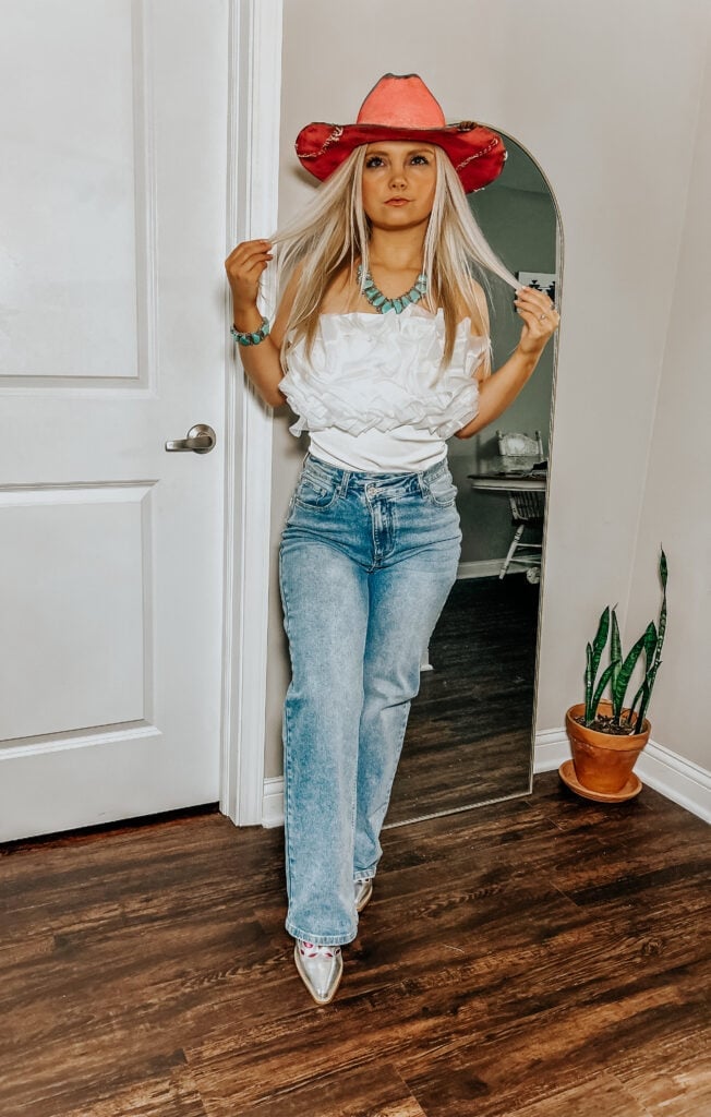 Off-the-shoulder top with red cowboy hat Off-the-shoulder top with red cowboy hat — Western Outfits