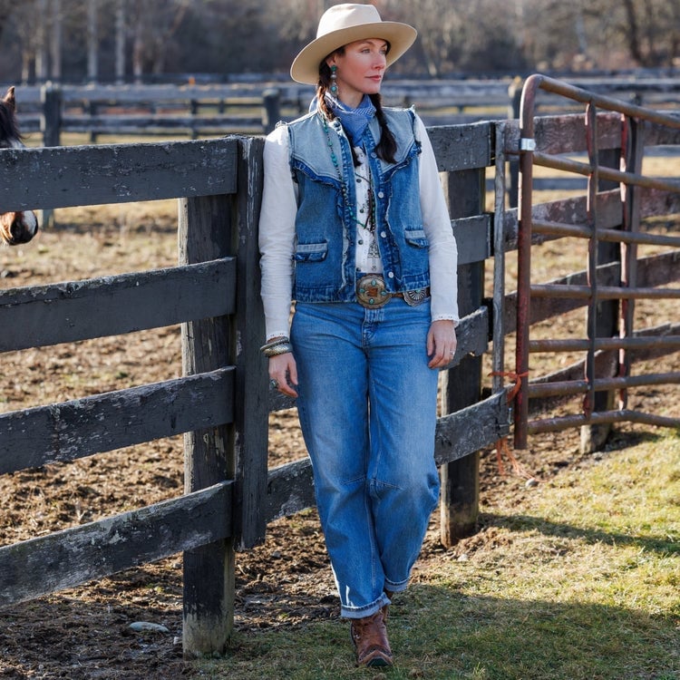 Denim vest over white shirt with jeans Denim vest over white shirt with jeans — Western Outfits