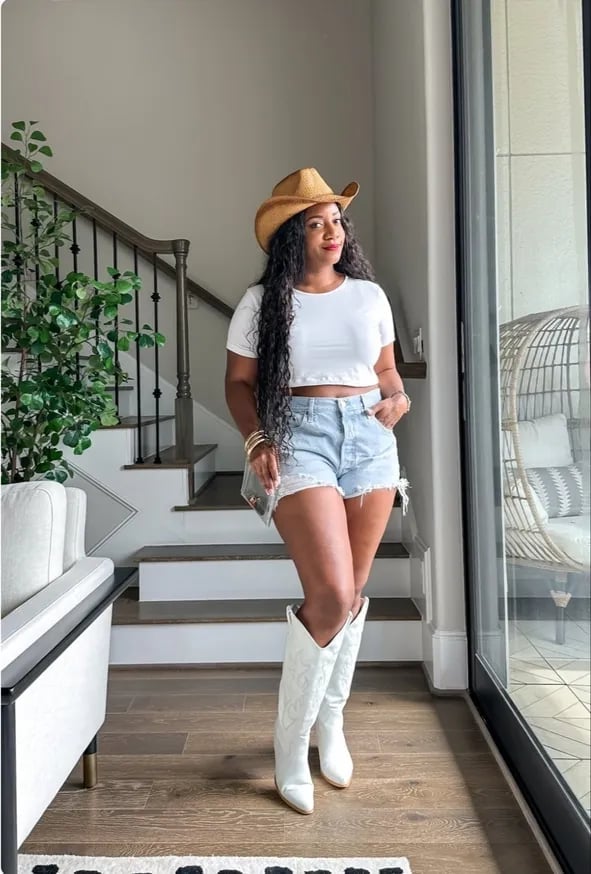 Distressed denim shorts with white cowboy boots Distressed denim shorts with white cowboy boots — Western Outfits