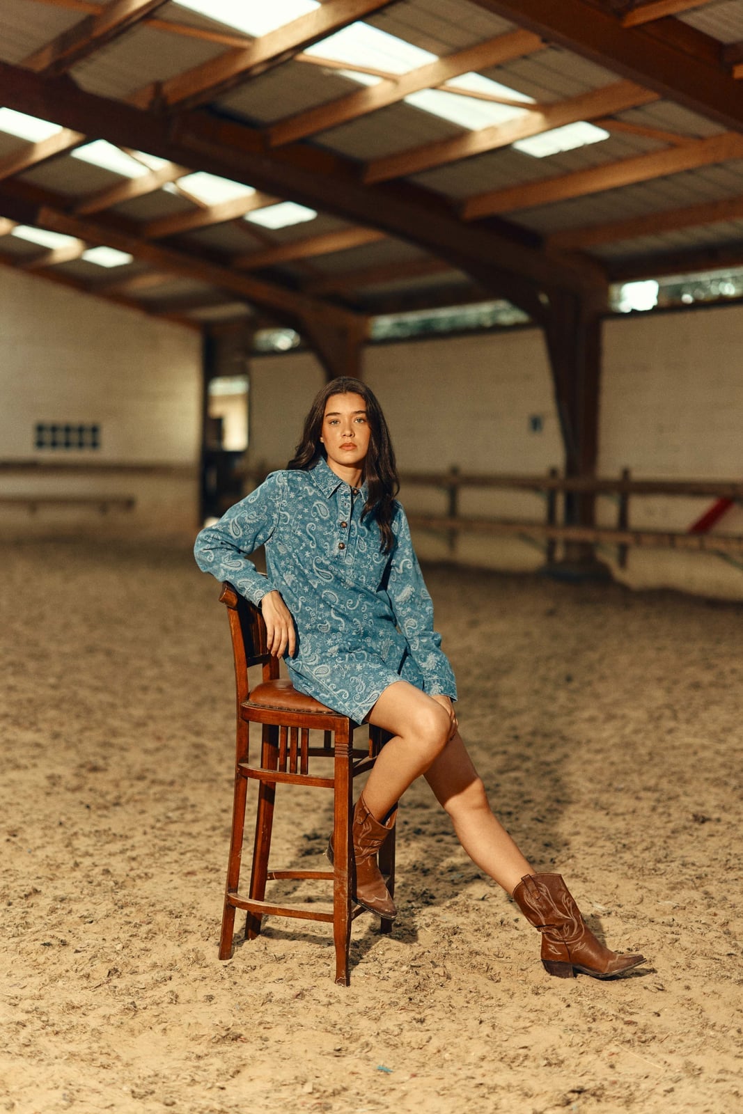 Paisley patterned denim dress with brown cowboy boots Paisley patterned denim dress with brown cowboy boots — Western Style