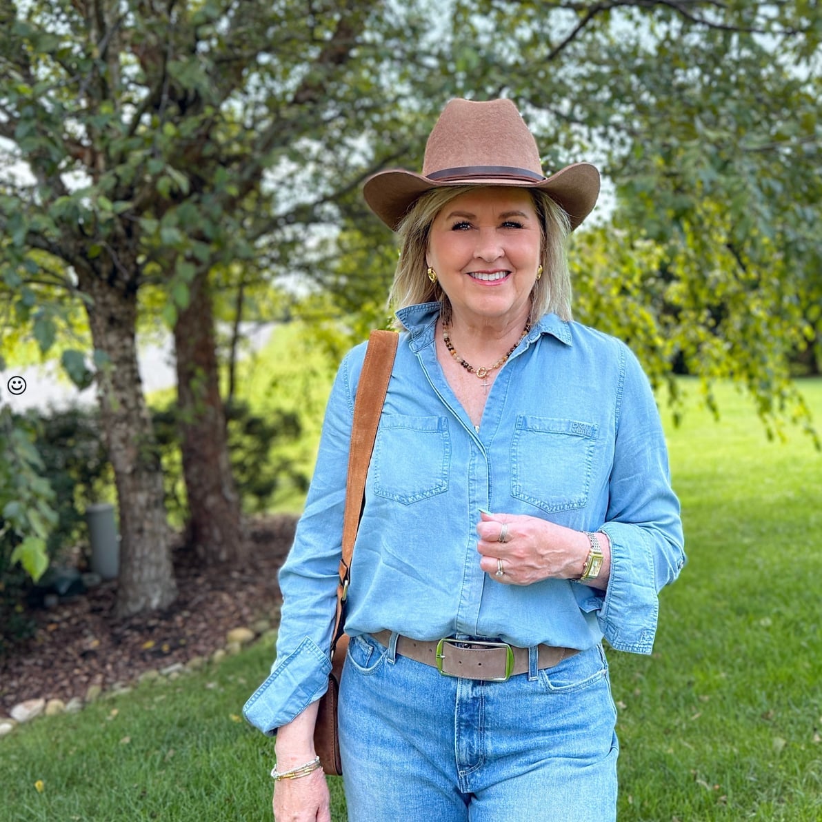 Light blue denim shirt with brown cowboy hat and jeans Light blue denim shirt with brown cowboy hat and jeans — Western Style