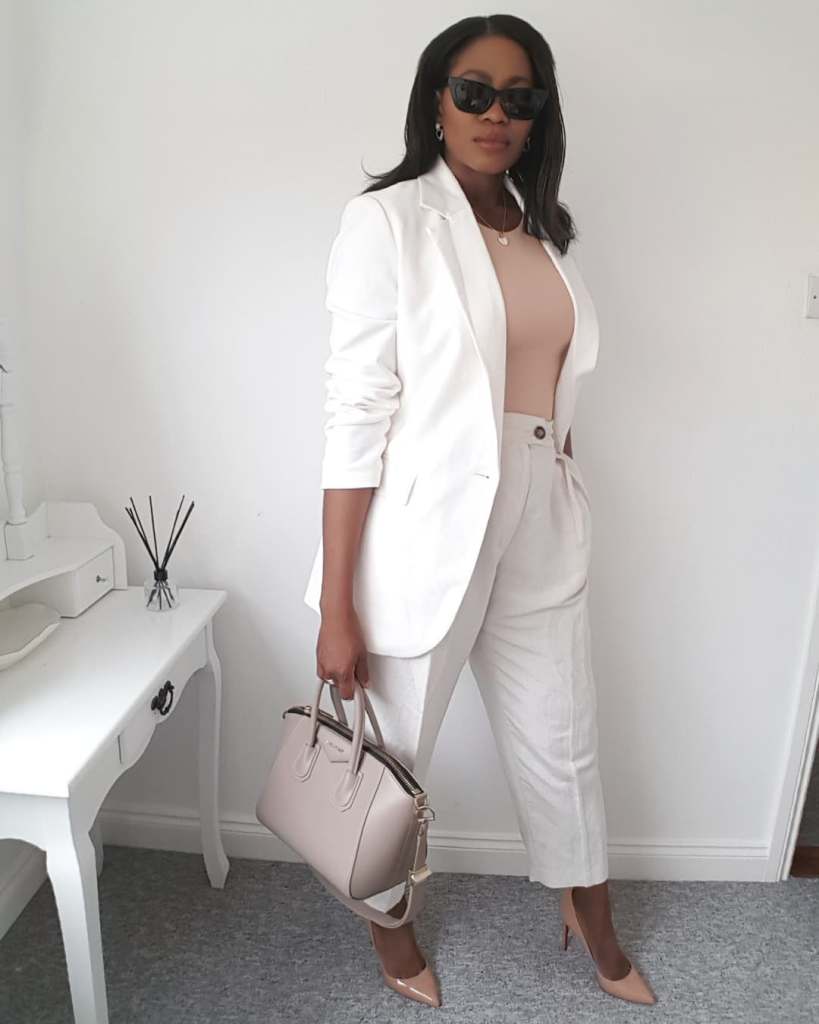 White Trousers With a Beige Top and White Blazer White Trousers With a Beige Top and White Blazer — White Pants Outfits