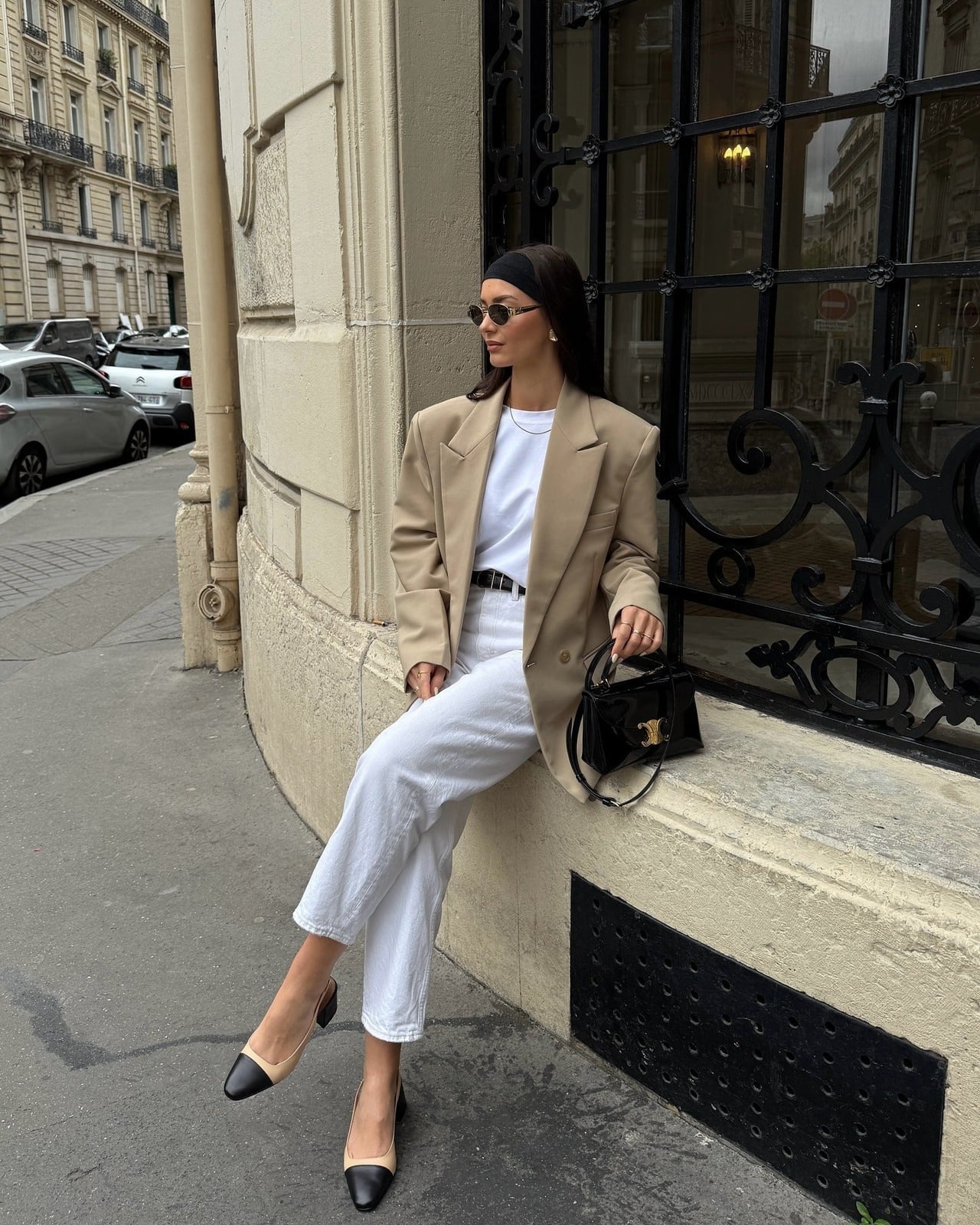 Straight-Leg Trousers With an Oversized Beige Blazer Straight-Leg Trousers With an Oversized Beige Blazer — White Pants Outfits