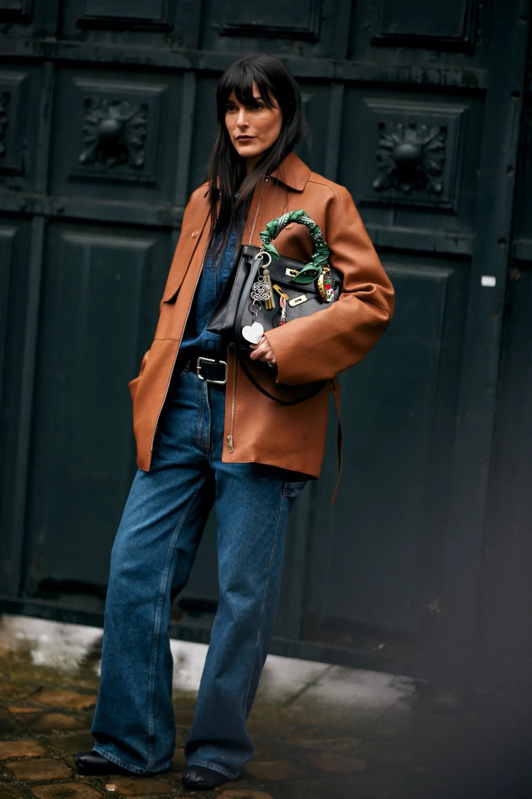 Medium Wash Jeans With Brown Leather Jacket Medium Wash Jeans With Brown Leather Jacket — Wide Leg Jeans Outfits