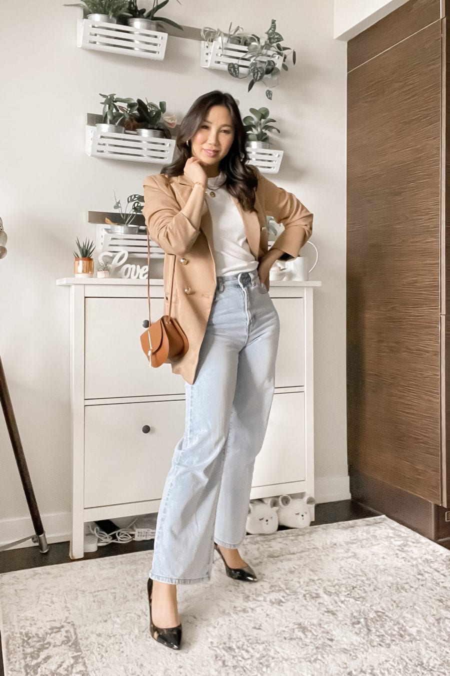 Light Blue Wide Leg Jeans With Beige Blazer Light Blue Wide Leg Jeans With Beige Blazer — Wide Leg Jeans Outfits