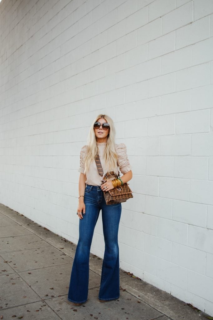 Dark Wash Flare Leg Jeans With Beige Puff-Sleeve Top Dark Wash Flare Leg Jeans With Beige Puff-Sleeve Top — Wide Leg Jeans Outfits