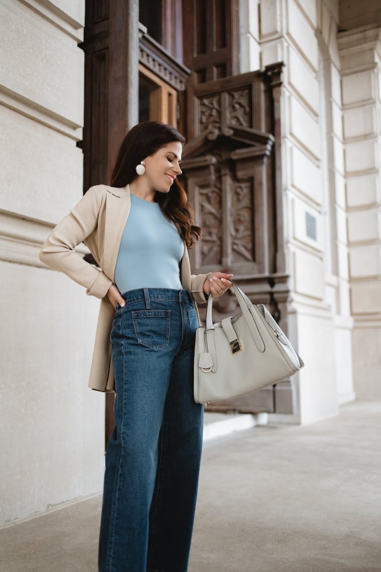 Wide Leg Jeans With Front Pockets And Light Blue Top Wide Leg Jeans With Front Pockets And Light Blue Top — Wide Leg Jeans Outfits