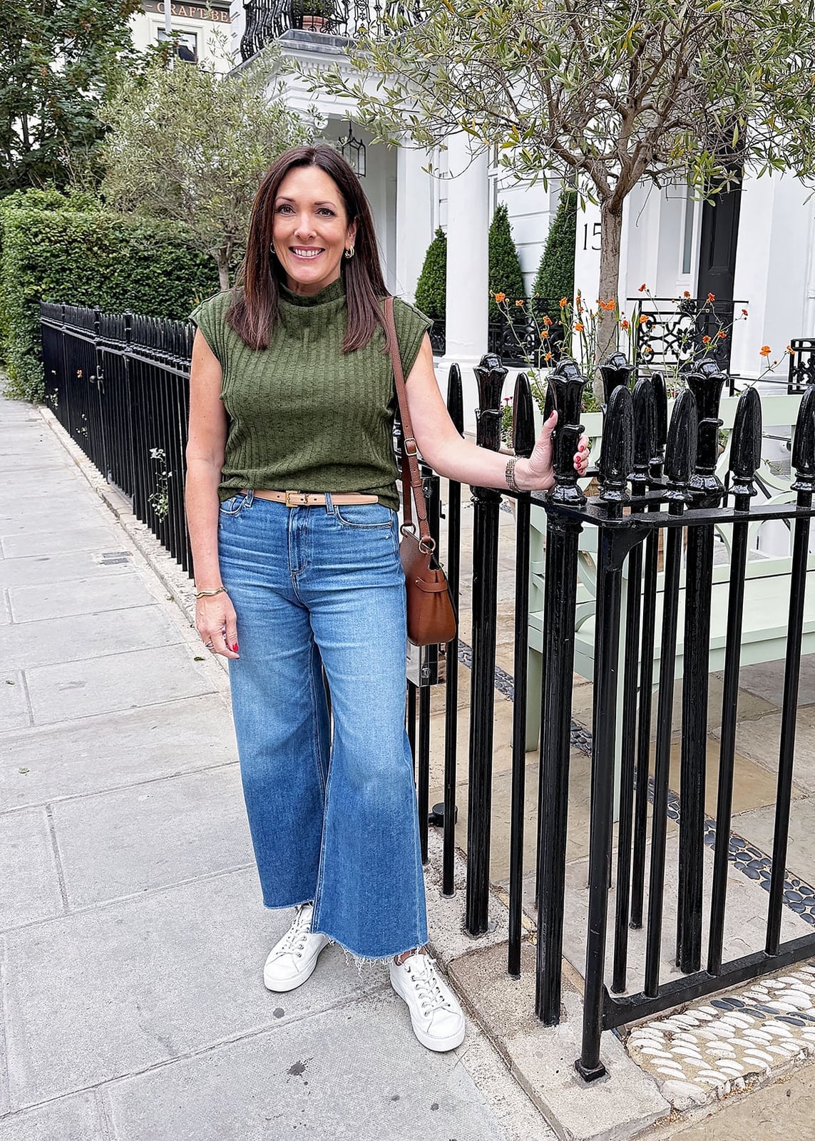 Cropped Light Wash Jeans With Green Mock Neck Top Cropped Light Wash Jeans With Green Mock Neck Top — Wide Leg Jeans Outfits